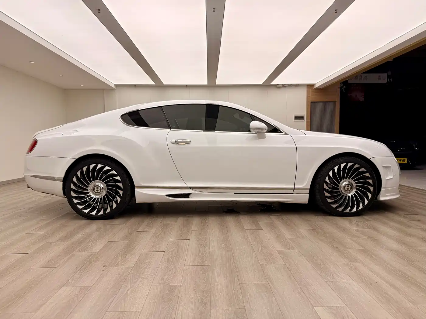 Bentley Continental фото 10
