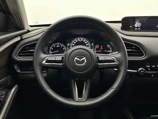 Фото 11 - Mazda CX-30