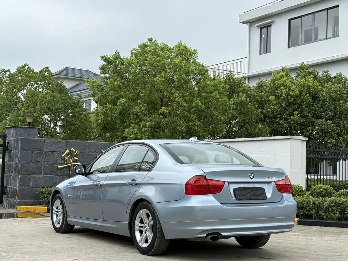 Photo 8 - BMW 3 Series (Import)