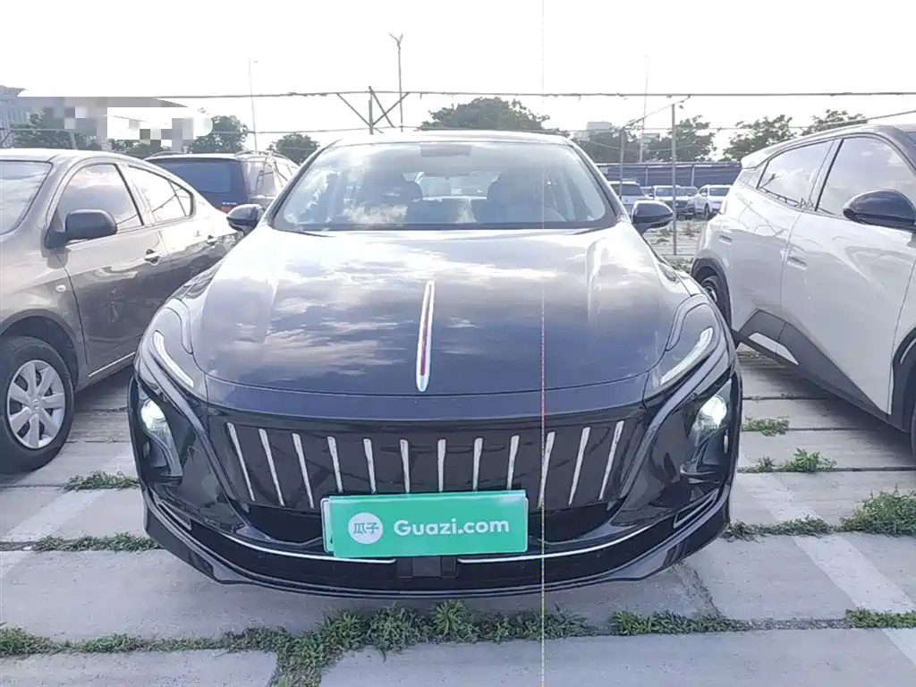 Hongqi E-QM5 2022 431km Charging Enjoyment Edition фото 3