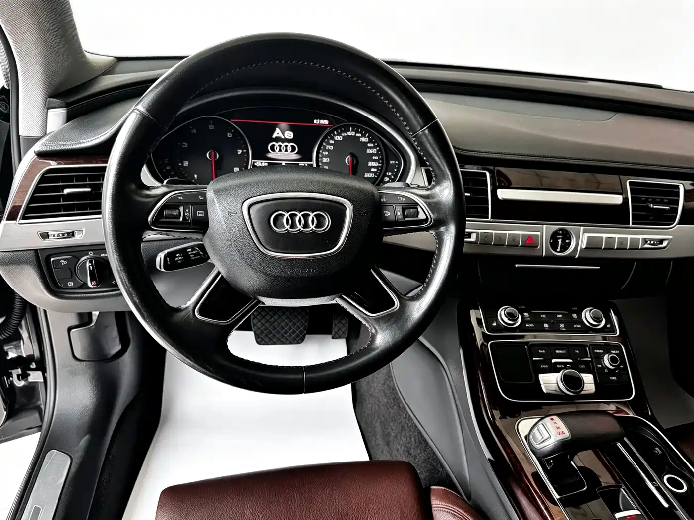 Фото 7 - Audi A8