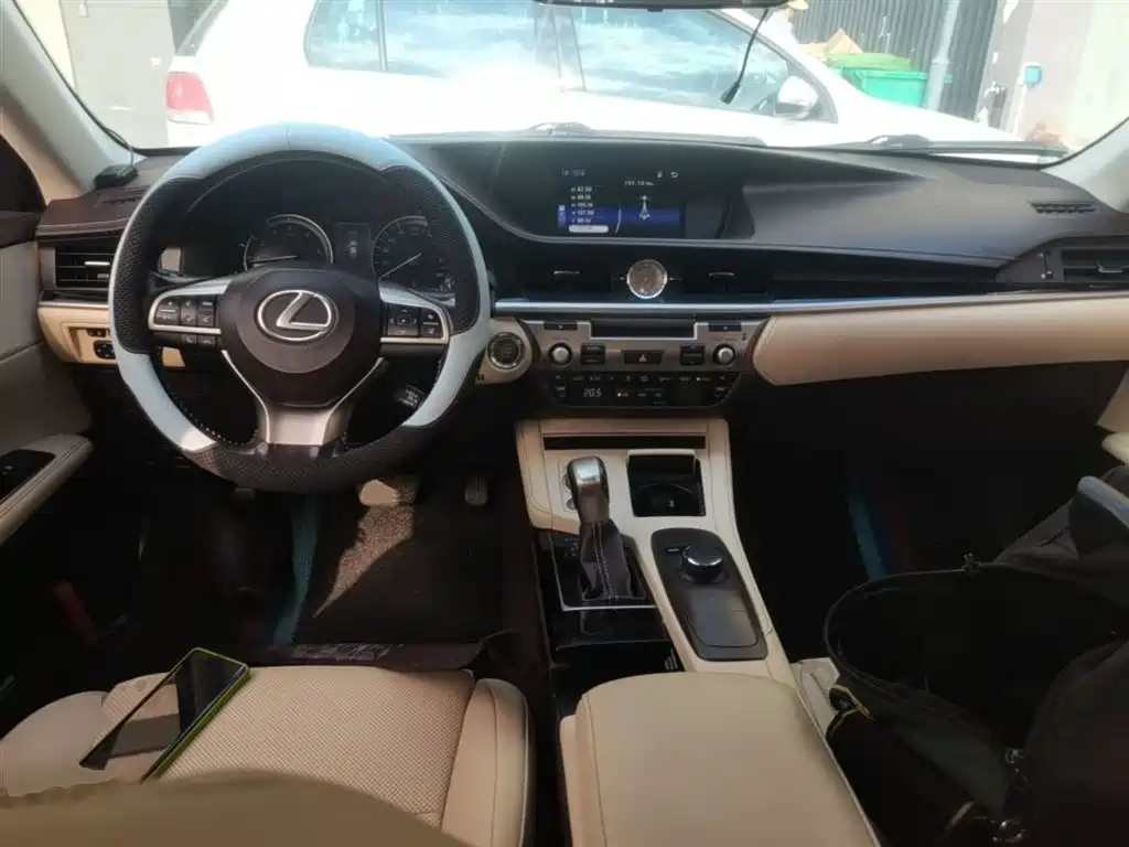 Lexus ES 2015 200 Elite Edition фото 16