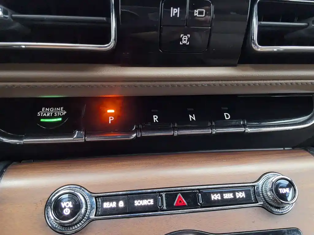 Photo 13 - Lincoln Aviator