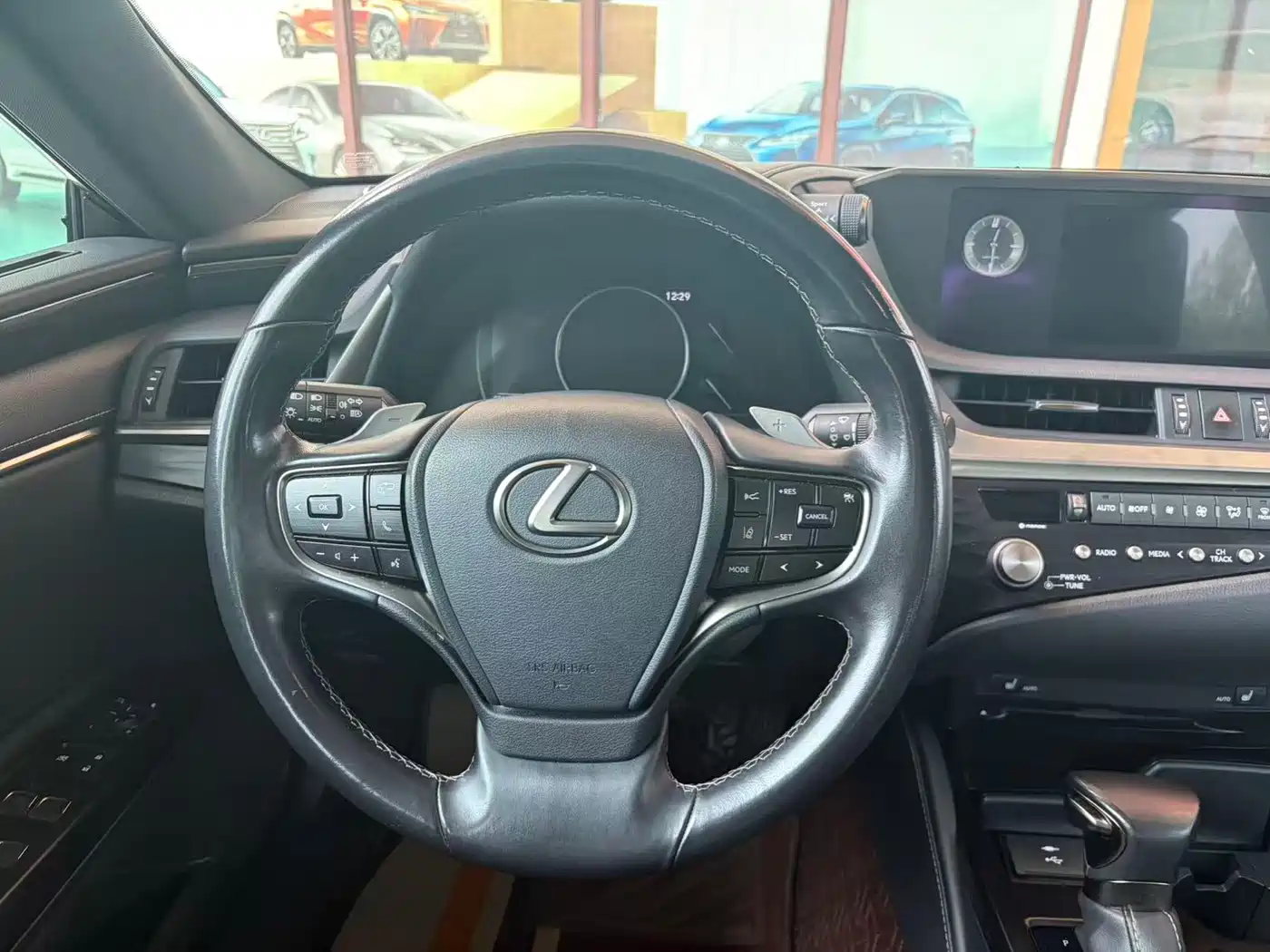 Фото 5 - Lexus ES