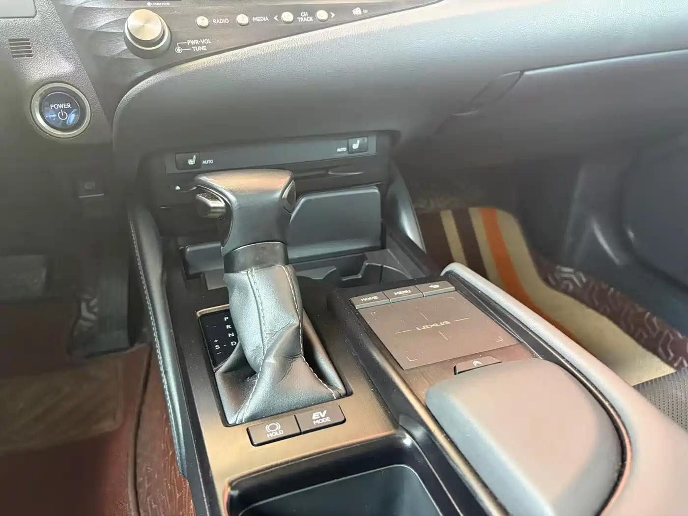 Фото 6 - Lexus ES