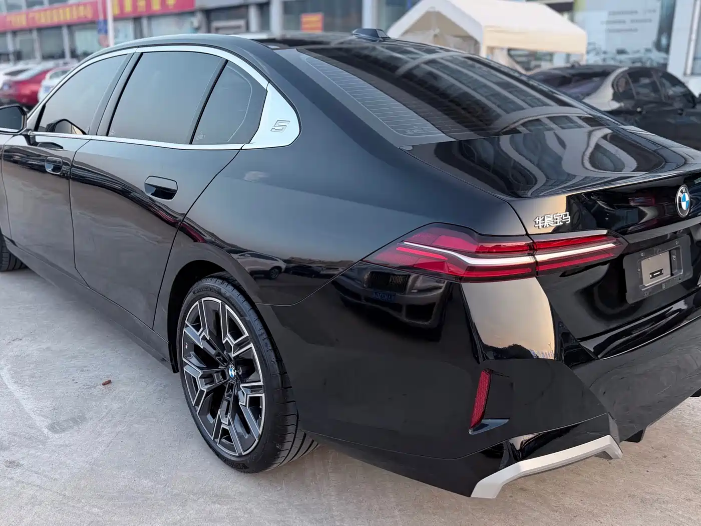 BMW 5 Series 2024 530Li Premium M Sport Package фото 12
