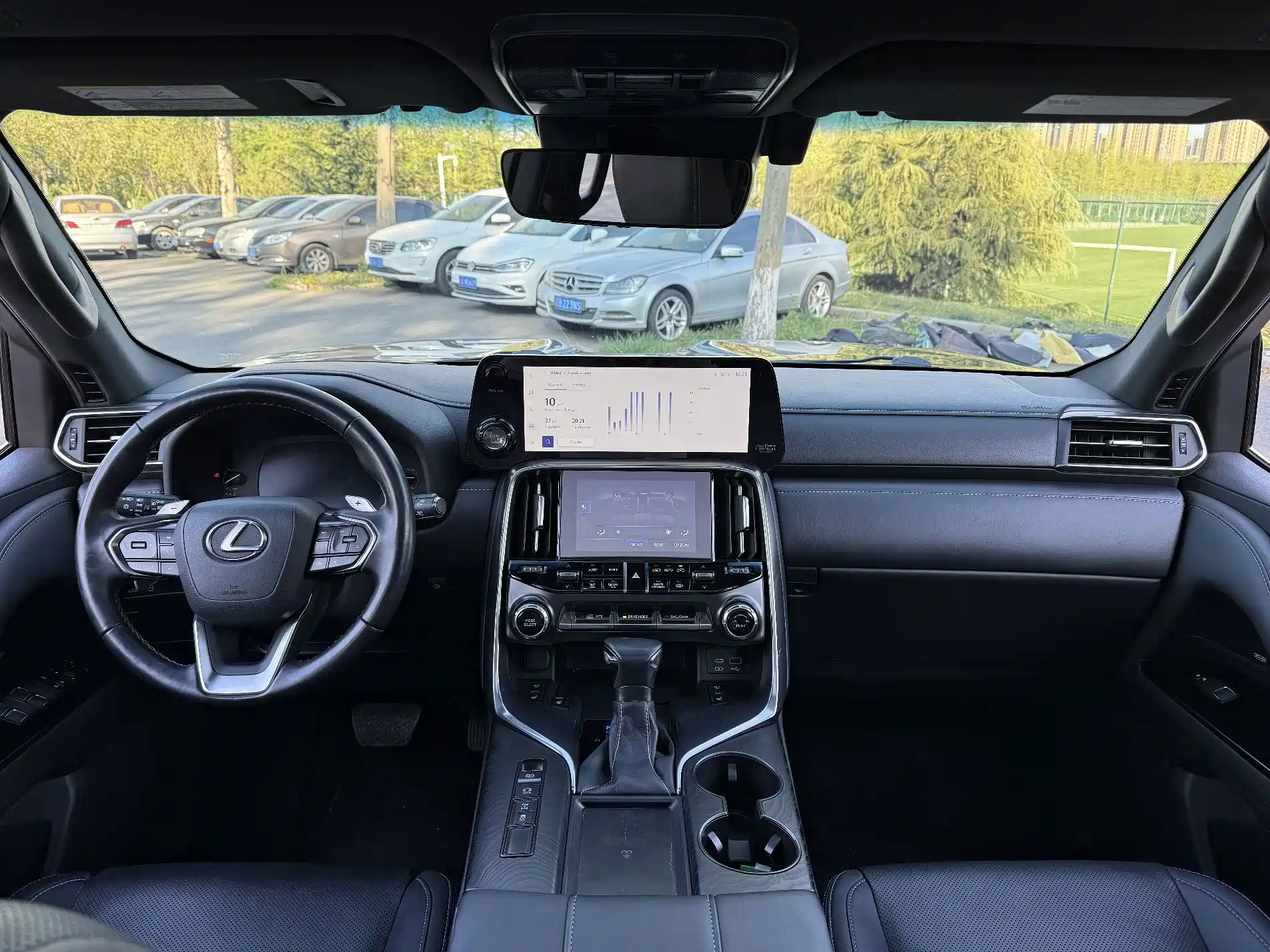 Фото 28 - Lexus LX