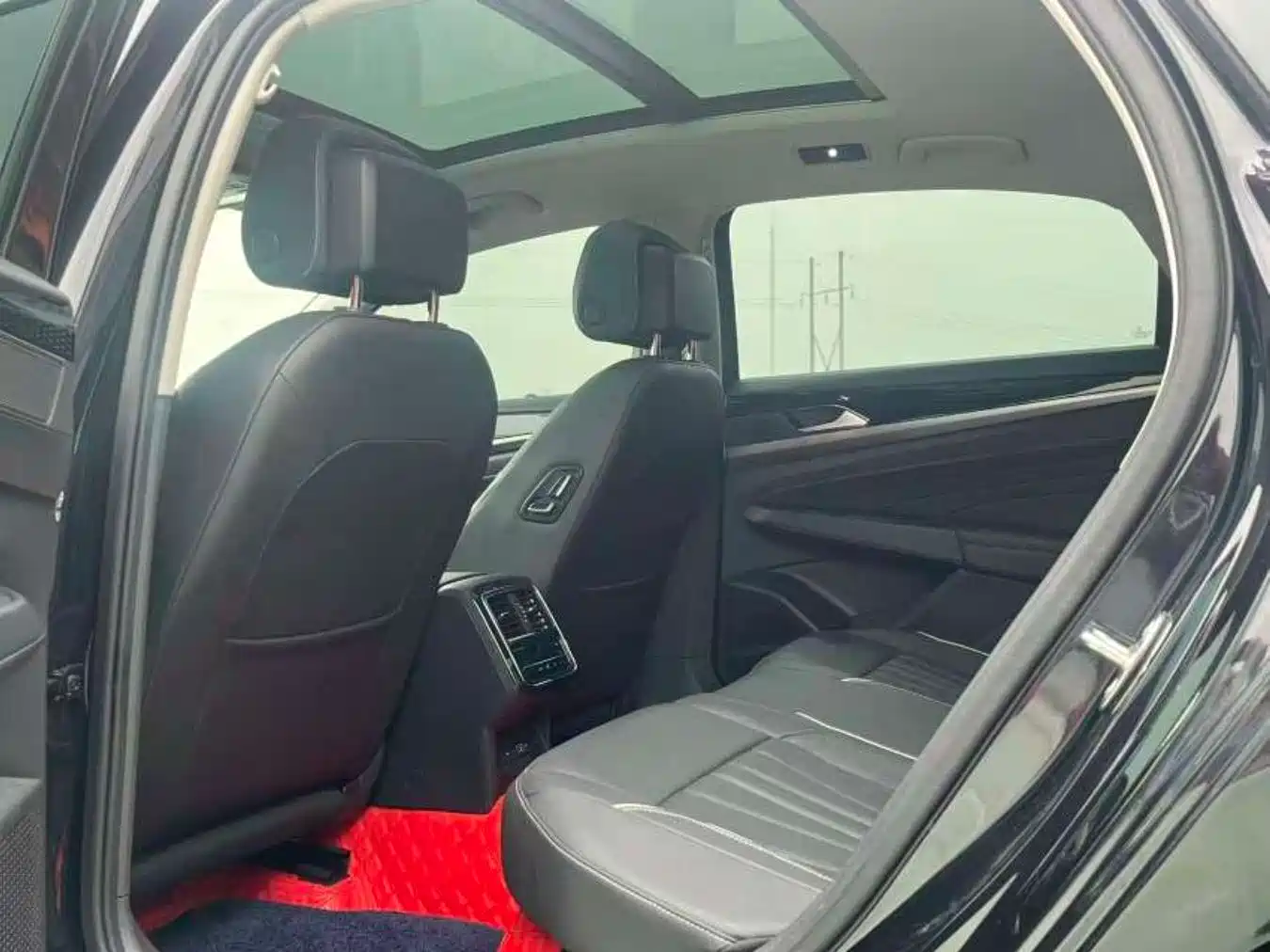 Volkswagen Passat 2024 330TSI Starlight Elite Edition фото 4