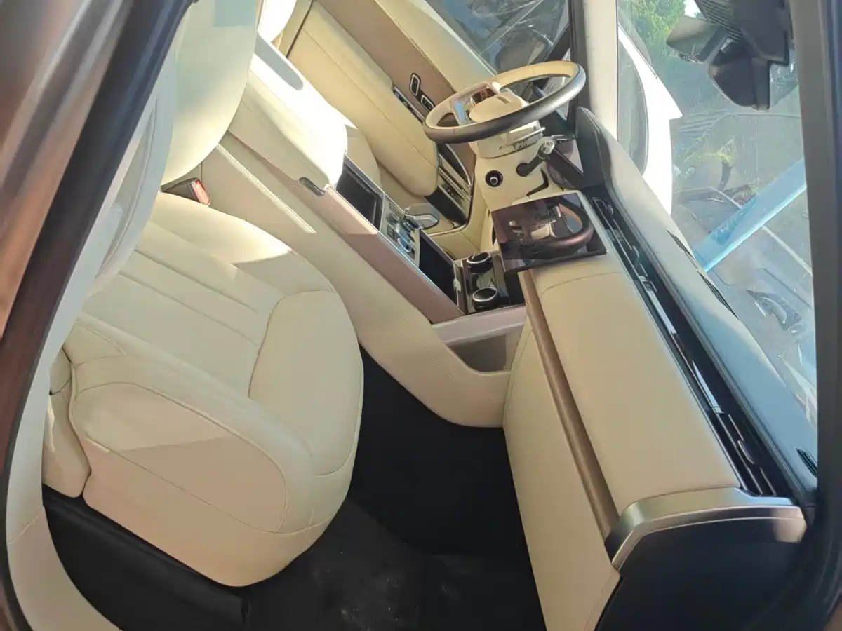 Photo 7 - Land Rover Range Rover
