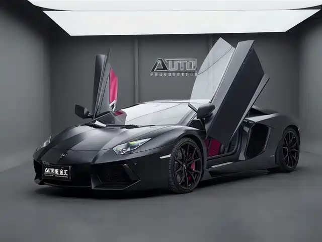 LAMBORGHINI AVENTADOR