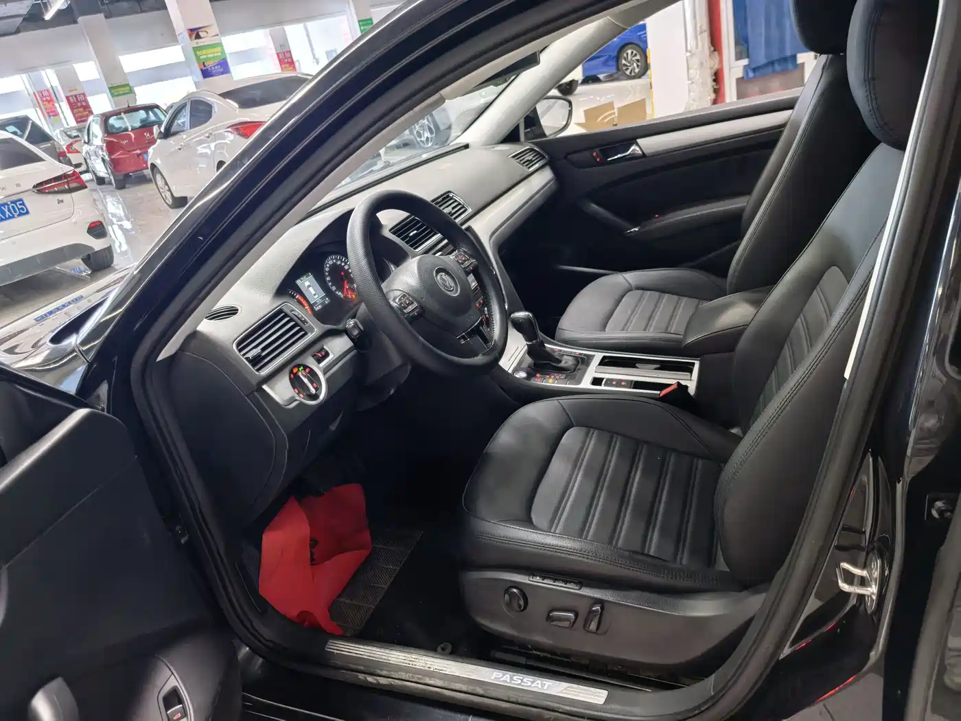 Volkswagen Passat 2014 1.8TSI DSG Executive Edition фото 5