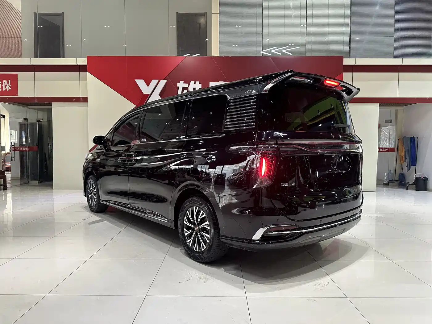 Hongqi HQ9 PHEV 2024 Model 2.0T AWD Business Edition фото 4
