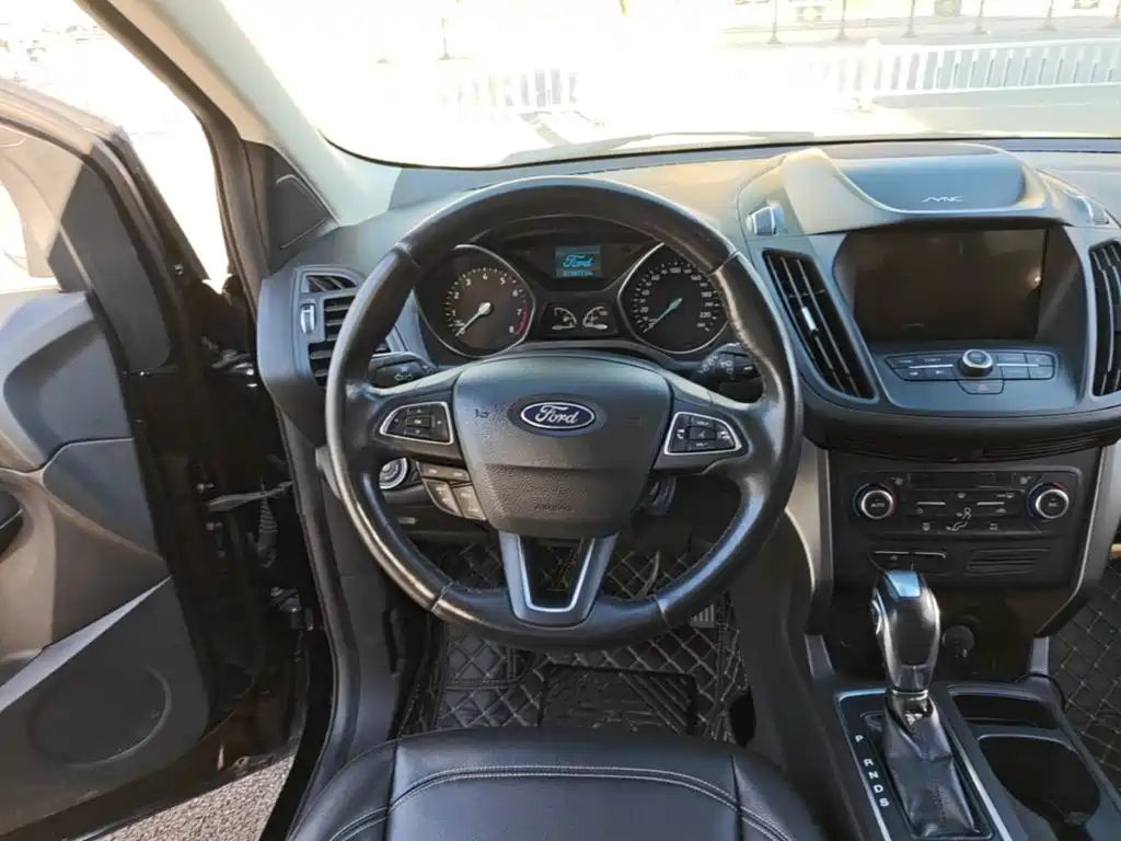 Фото 11 - Ford Kuga