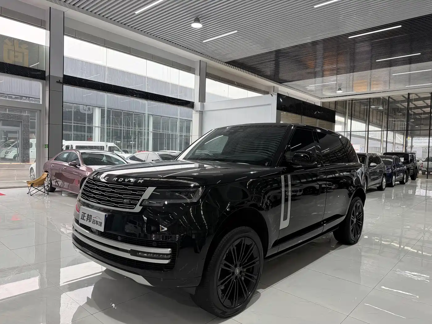 Photo 1 - Land Rover Range Rover