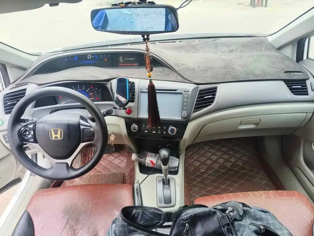 Фото 10 - Honda Civic