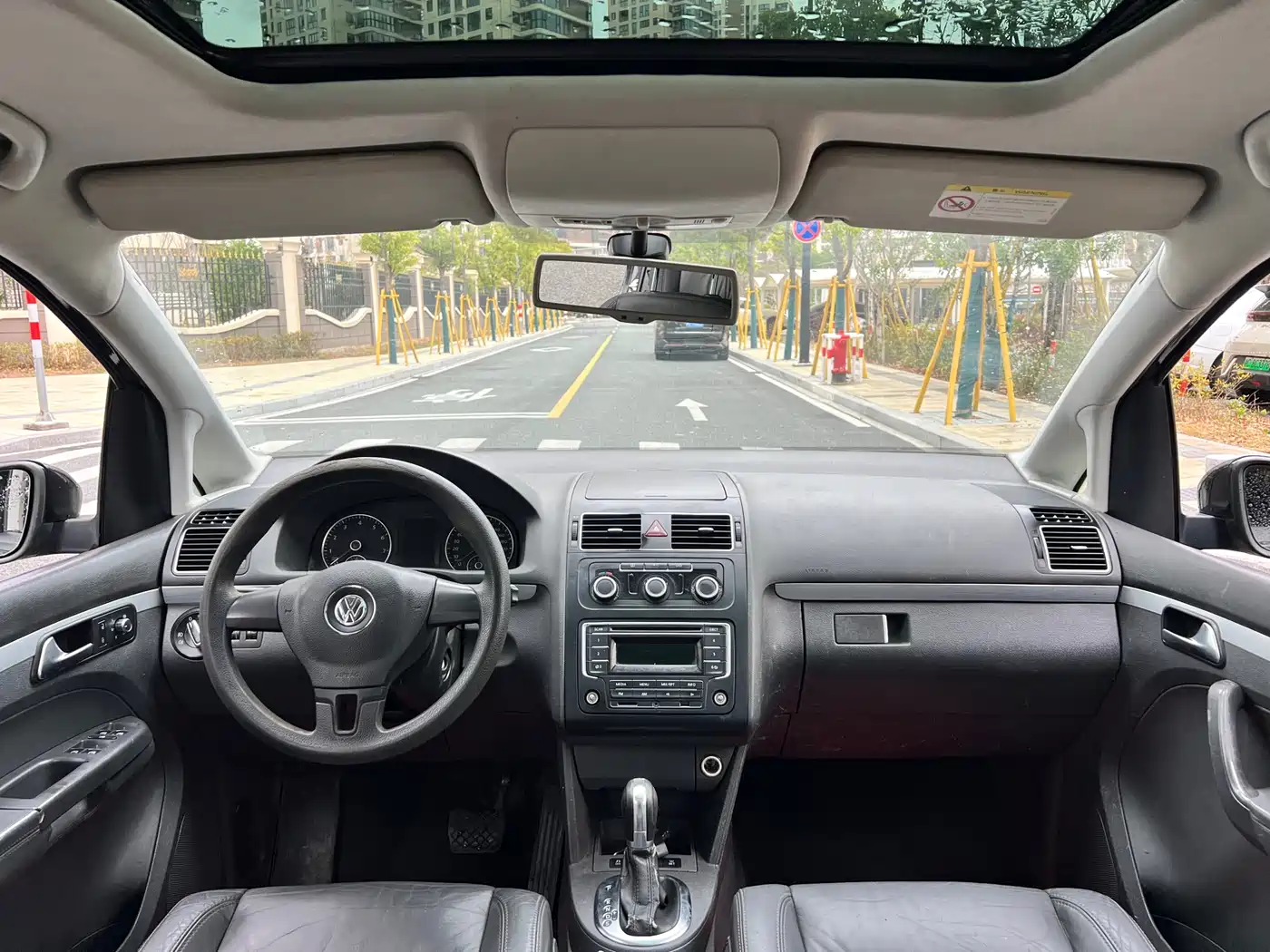 Volkswagen Touran 2015 1.4T DSG Comfort Edition 5-seater фото 11