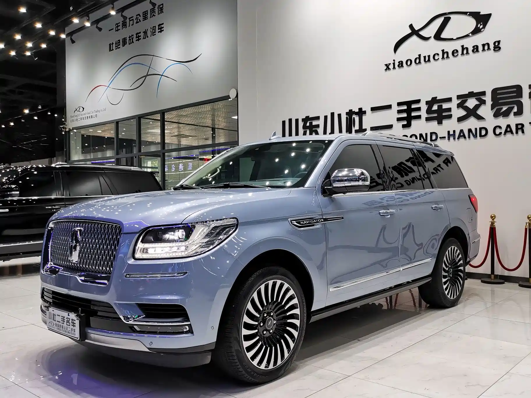 Фото 2 - Lincoln Navigator