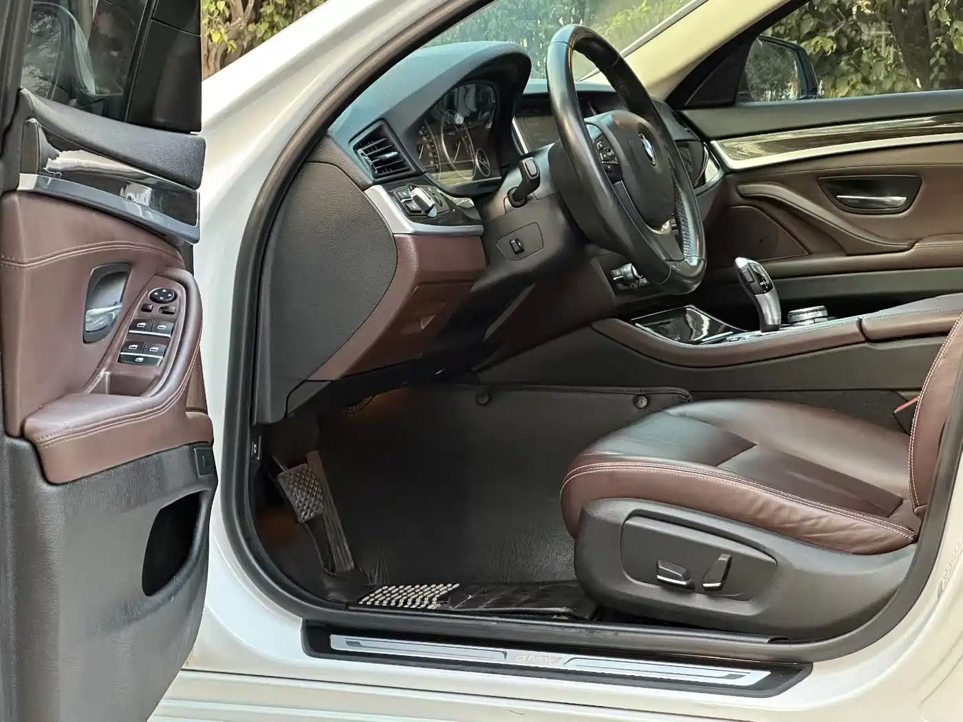 BMW 5 Series 2014 525Li Luxury Design Package фото 5