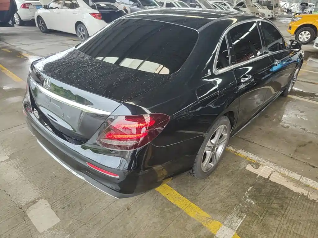 صورة 7 - Mercedes-Benz E-Class
