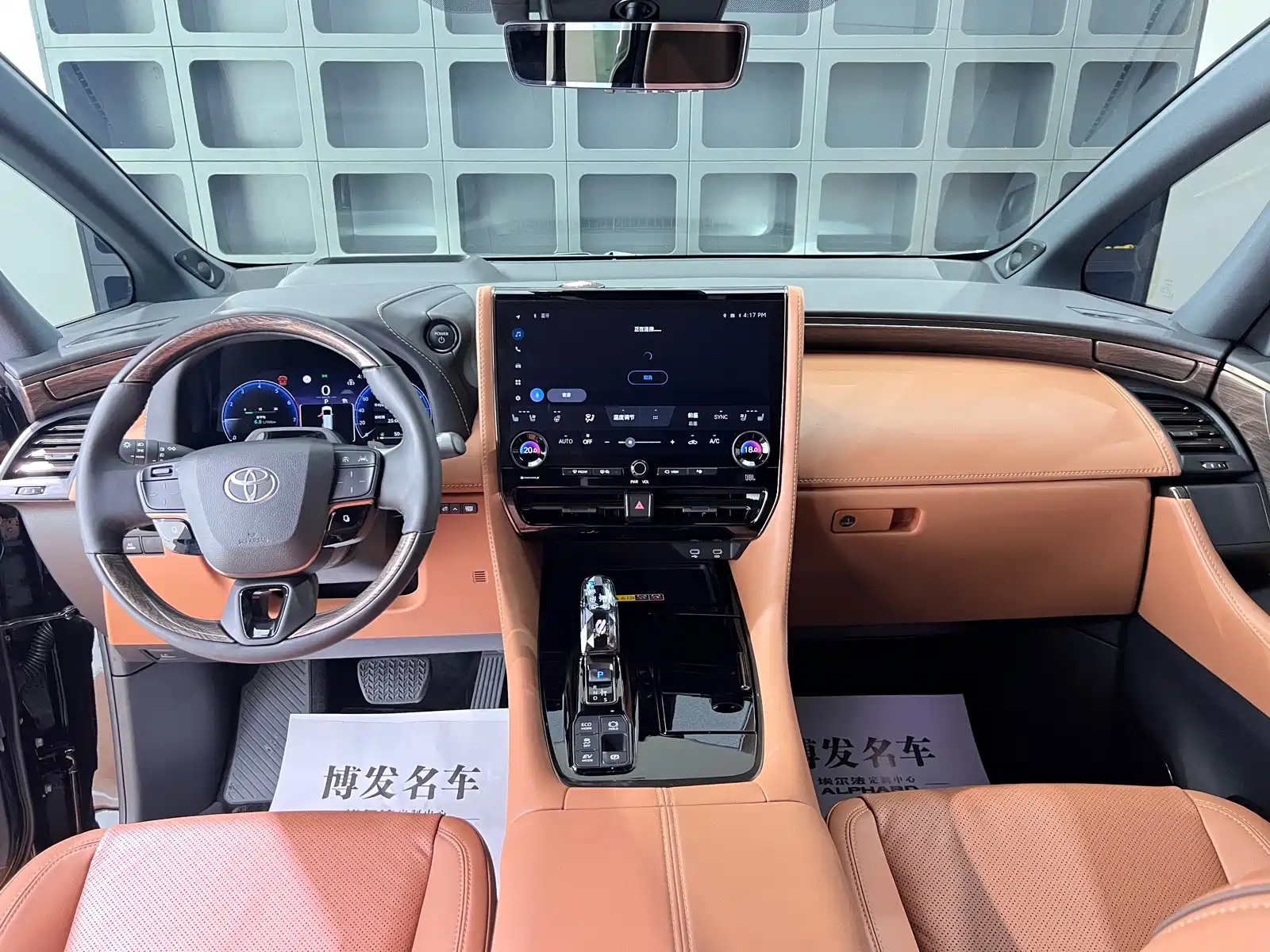 Photo 28 - Toyota Alphard