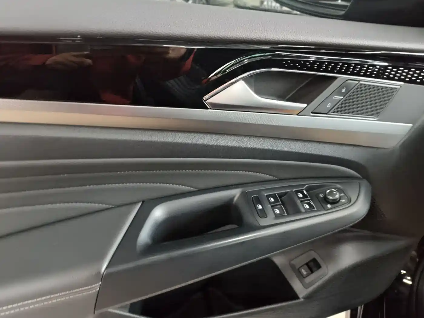 Volkswagen Passat 2024 330TSI Starlight Elite Edition фото 8