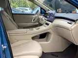 Photo 9 - Shangjie SUV