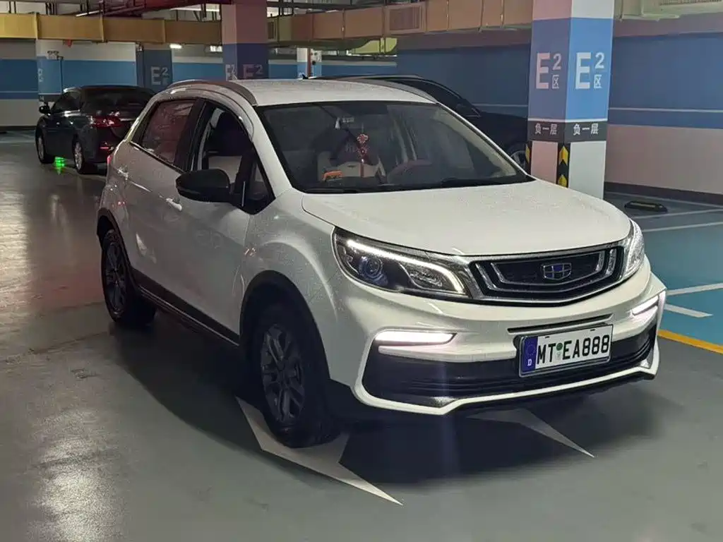 Фото 3 - Geely Vision X3