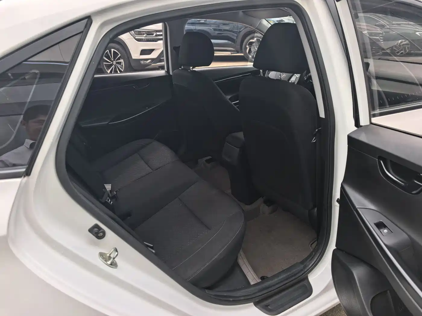Hyundai Elantra 2018 1.6L Automatic Pleasing Edition GL China VI фото 17