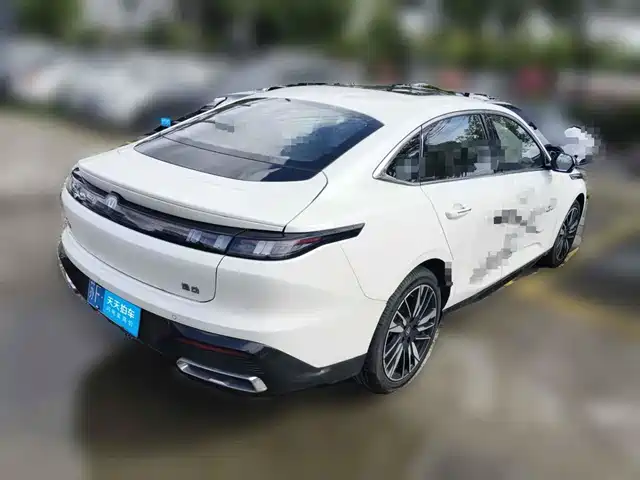 Changan Eado 2025 Model Year Facelift 1.5T 500Bar Premium Edition — фото 5
