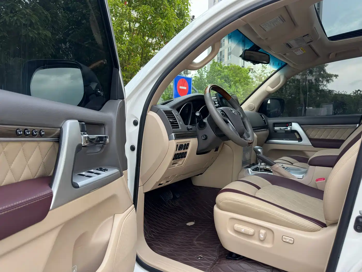 Toyota Land Cruiser 2012 4.6L Automatic VX-R фото 8