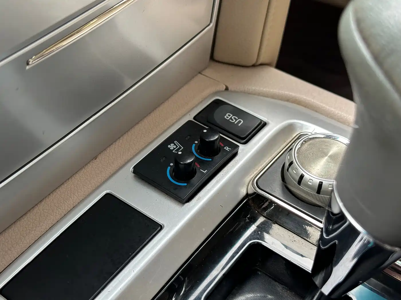 Toyota Land Cruiser 2012 4.6L Automatic VX-R фото 20
