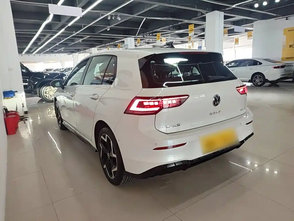 Volkswagen Golf 2025 2025 300TSI R-Line