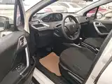 Photo 16 - Peugeot 2008