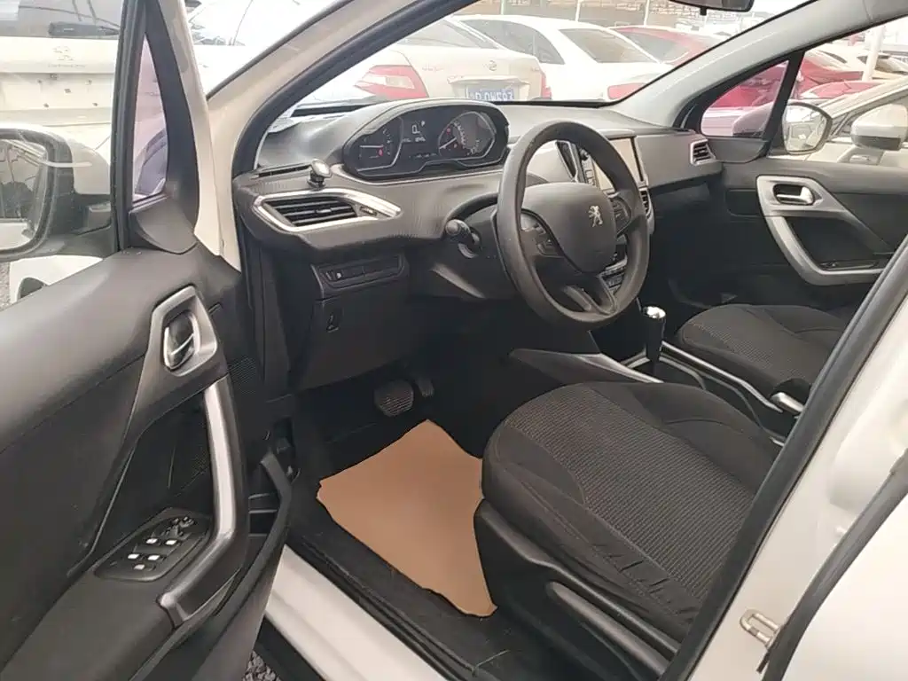 Photo 16 - Peugeot 2008