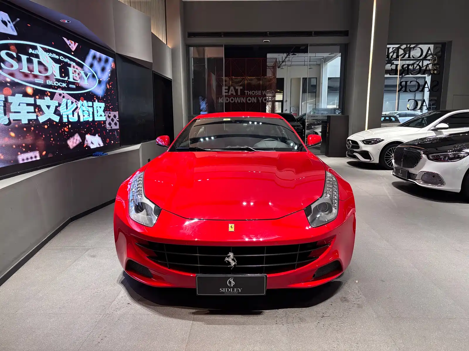 Фото 2 - Ferrari FF