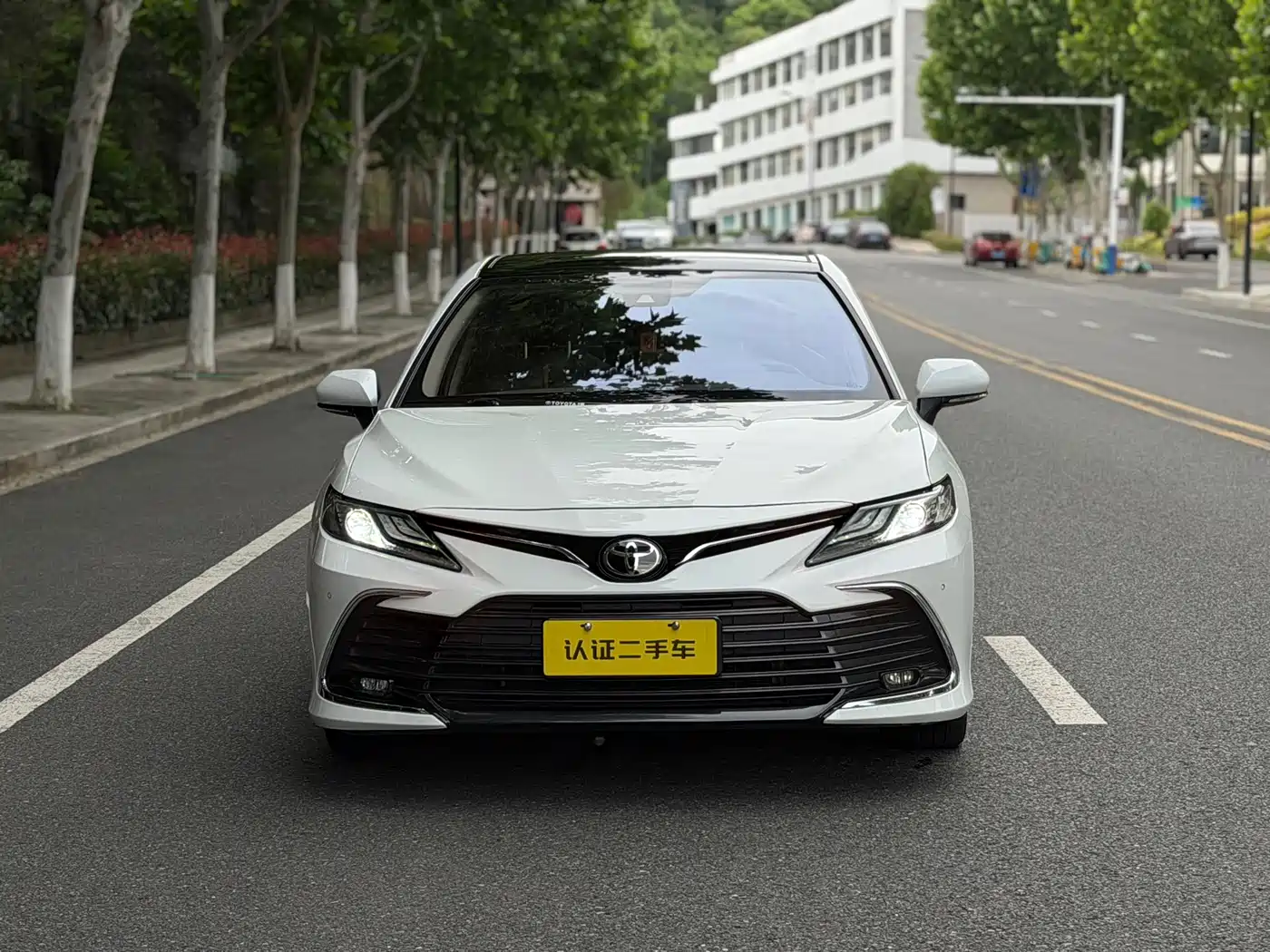 Toyota Camry 2023 2.5G Luxury Edition фото 2