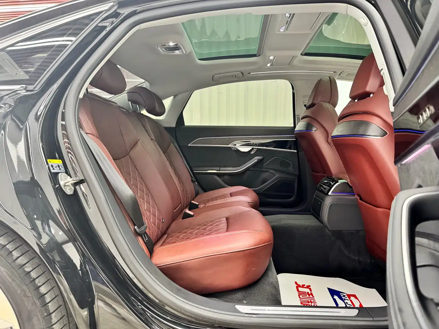 Audi A8 2023 A8L 50 TFSI quattro Exclusive фото 18