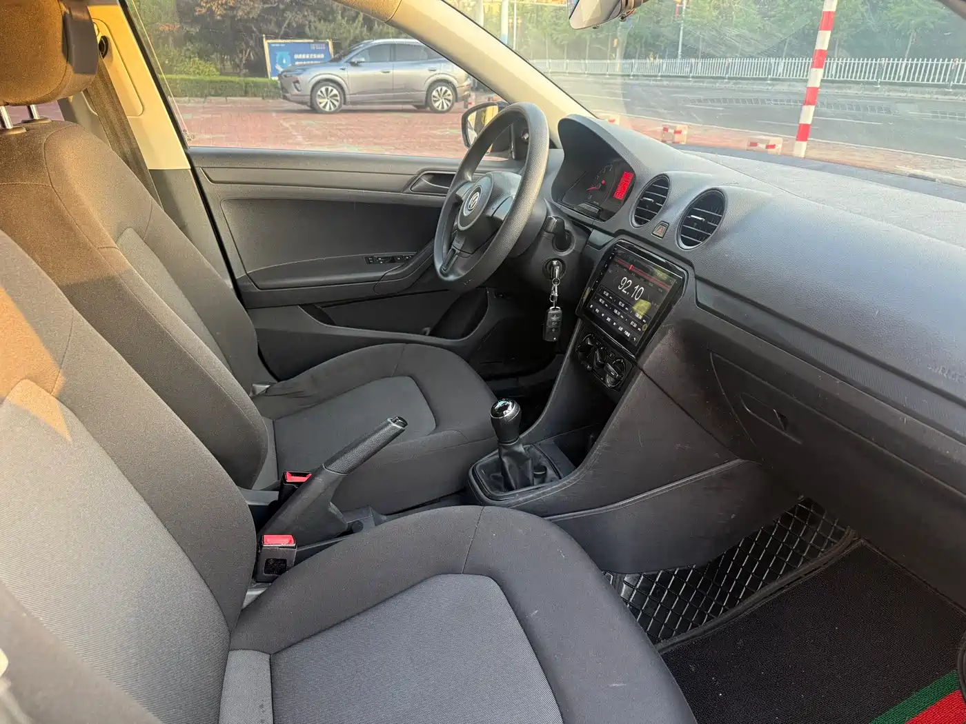 Volkswagen Jetta 2015 1.6L Manual Trend фото 9
