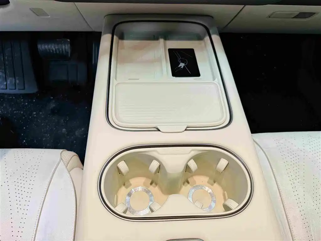 Li Auto i6 2026 2025 4WD Base Model