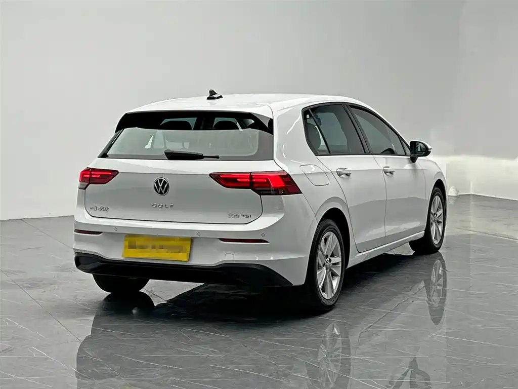 Volkswagen Golf 2023 Model 200TSI DSG фото 6