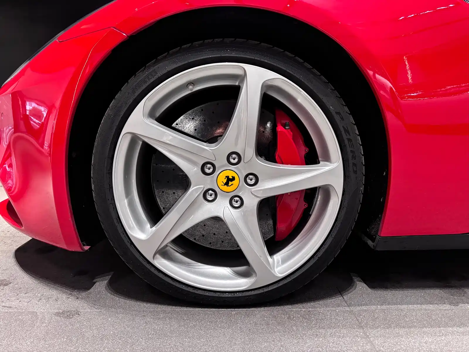 Фото 6 - Ferrari FF