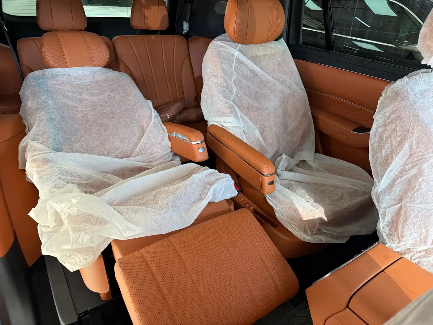 AITO Wenjie AITO M8 2025 Pure Electric Max+ 6-seater AWD фото 14