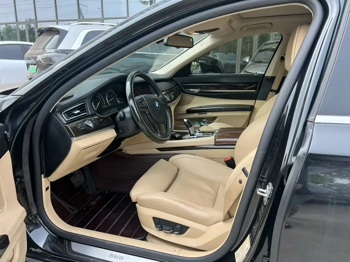BMW 7 Series 2013 Model 730Li Luxury фото 5