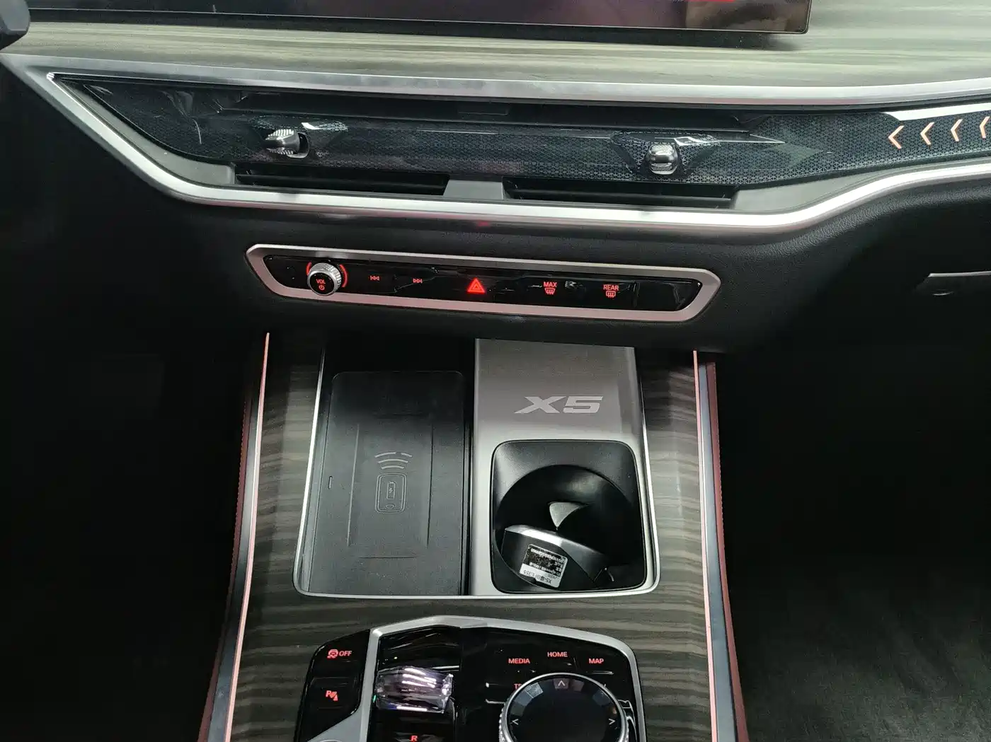 BMW X5 2025 Model xDrive 40Li M Sport Blackout Package фото 8