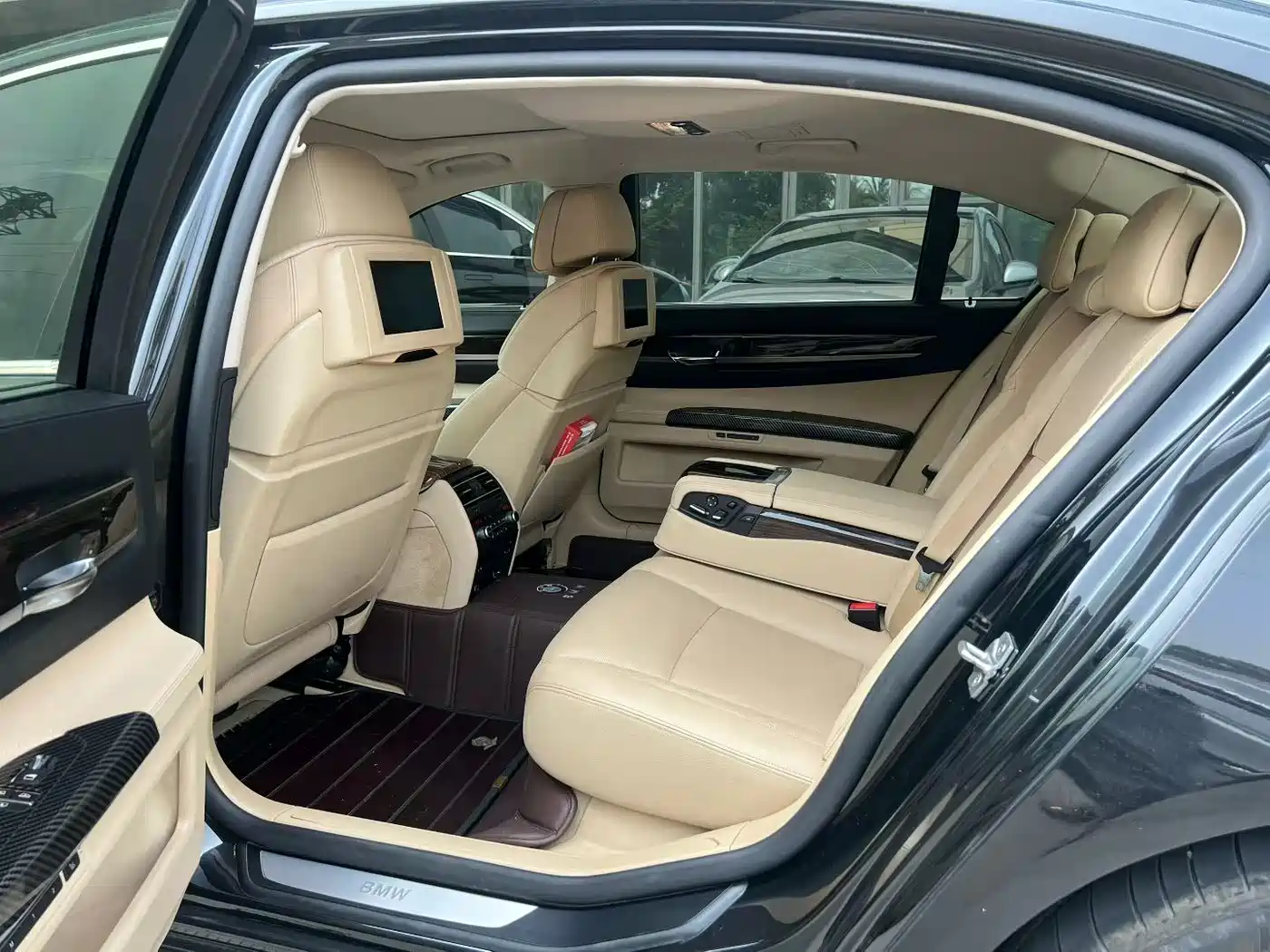 BMW 7 Series 2013 Model 730Li Luxury фото 6