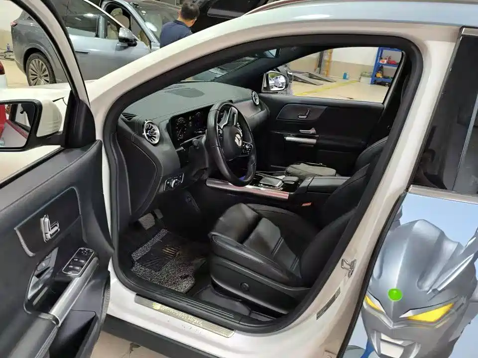 Photo 3 - Mercedes-Benz EQA