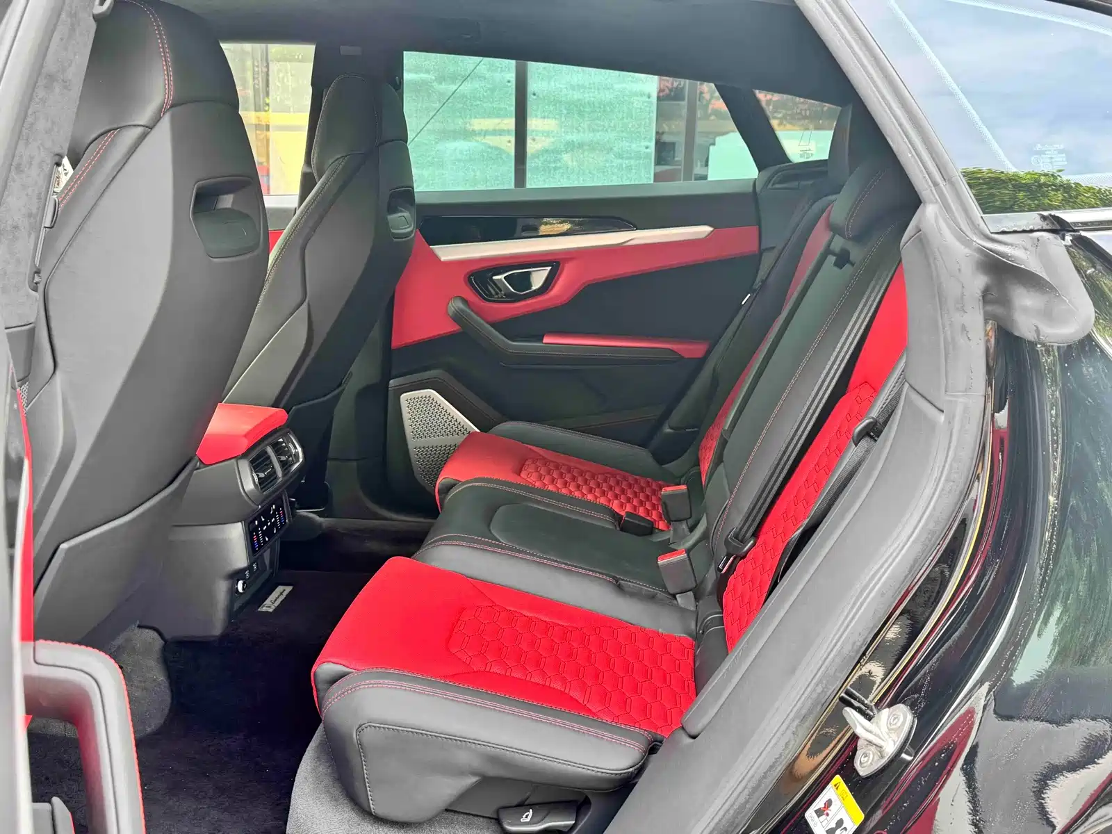 Фото 9 - Lamborghini Urus