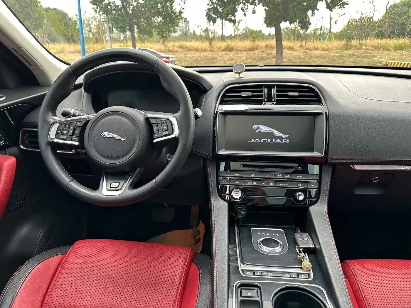Jaguar F-PACE 2016 2016 2.0T FWD R-Sport Edition