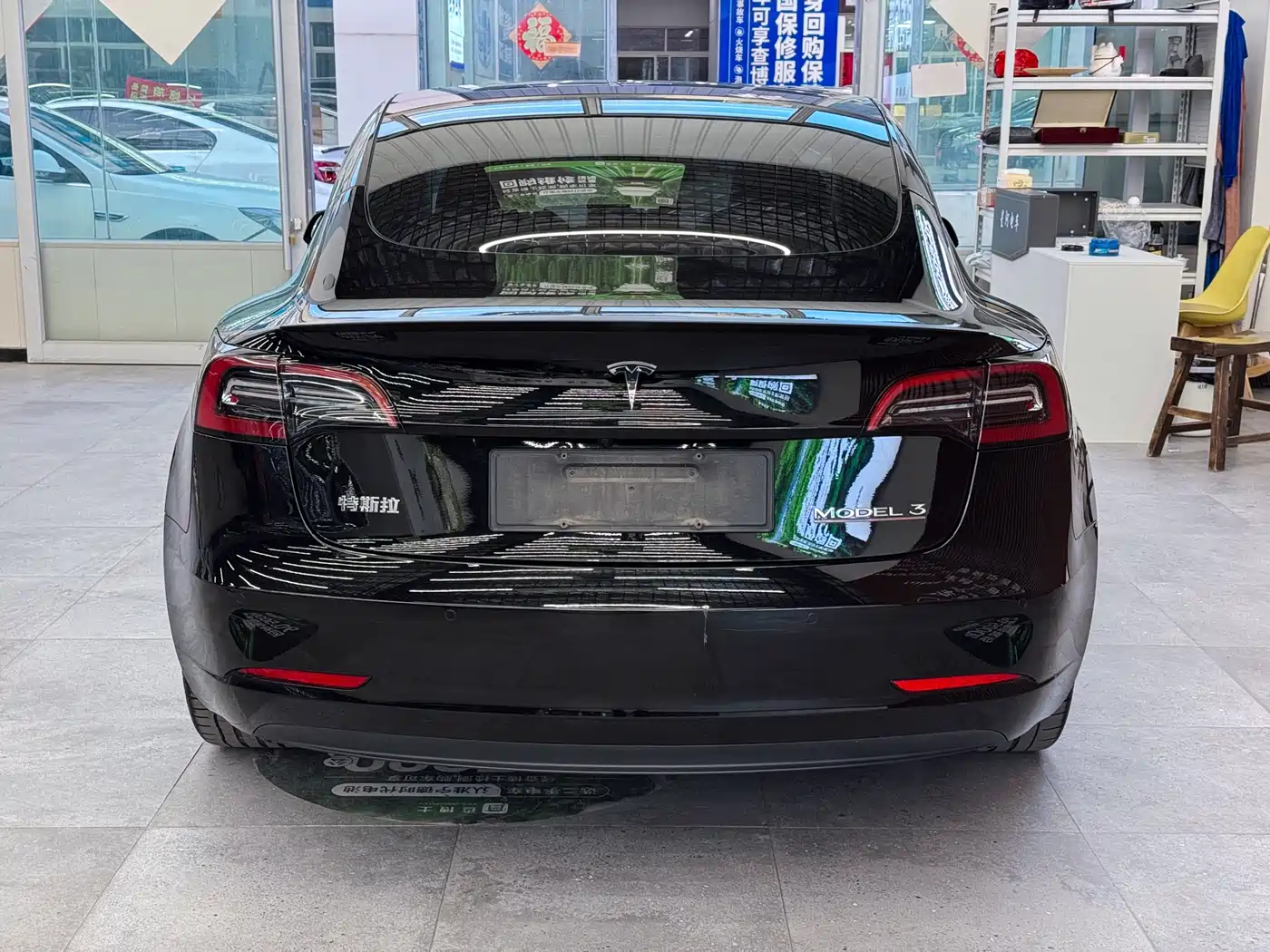 TESLA MODEL 3