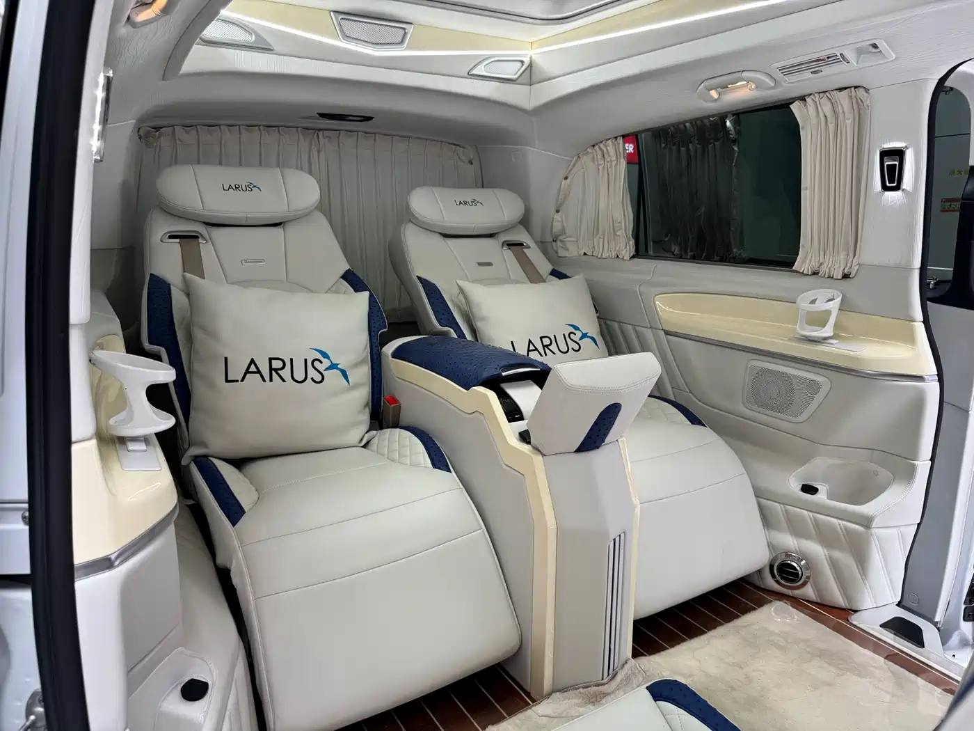 Mercedes-Benz V-Class 2018 V 260 L Premium Long Wheelbase Edition China VI фото 20